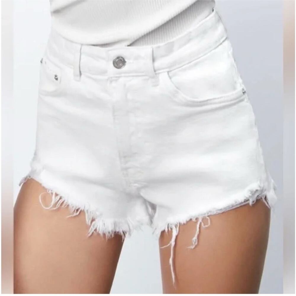 Zara White Denim Frayed Hem Distressed Denim Shorts Size 6